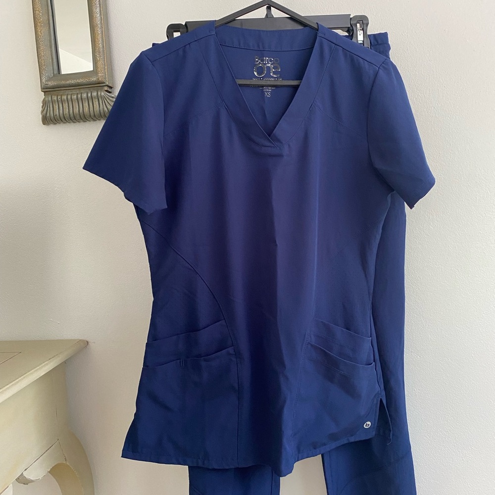 Barco One scrub set